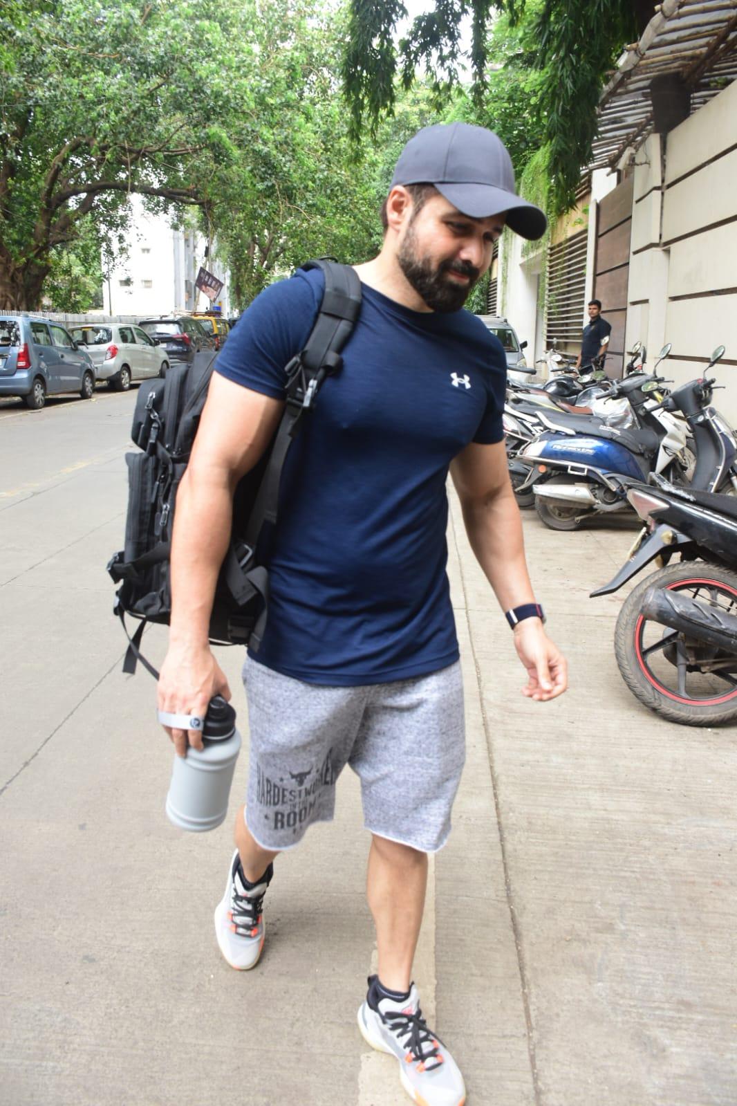 En route to his gym, Emraan Hashmi's determined stride showcased his dedication to fitness.
